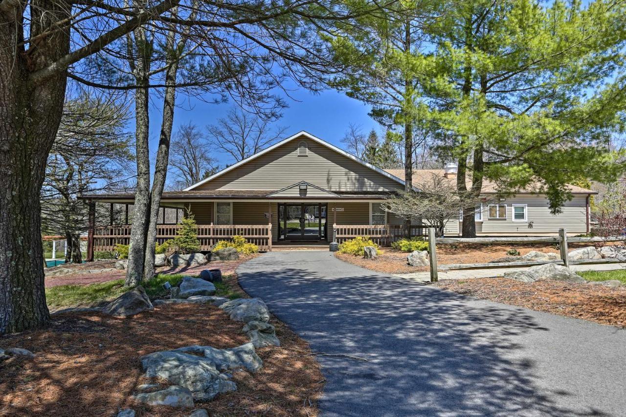 Holiday home Retreat With Community Pool And Access!