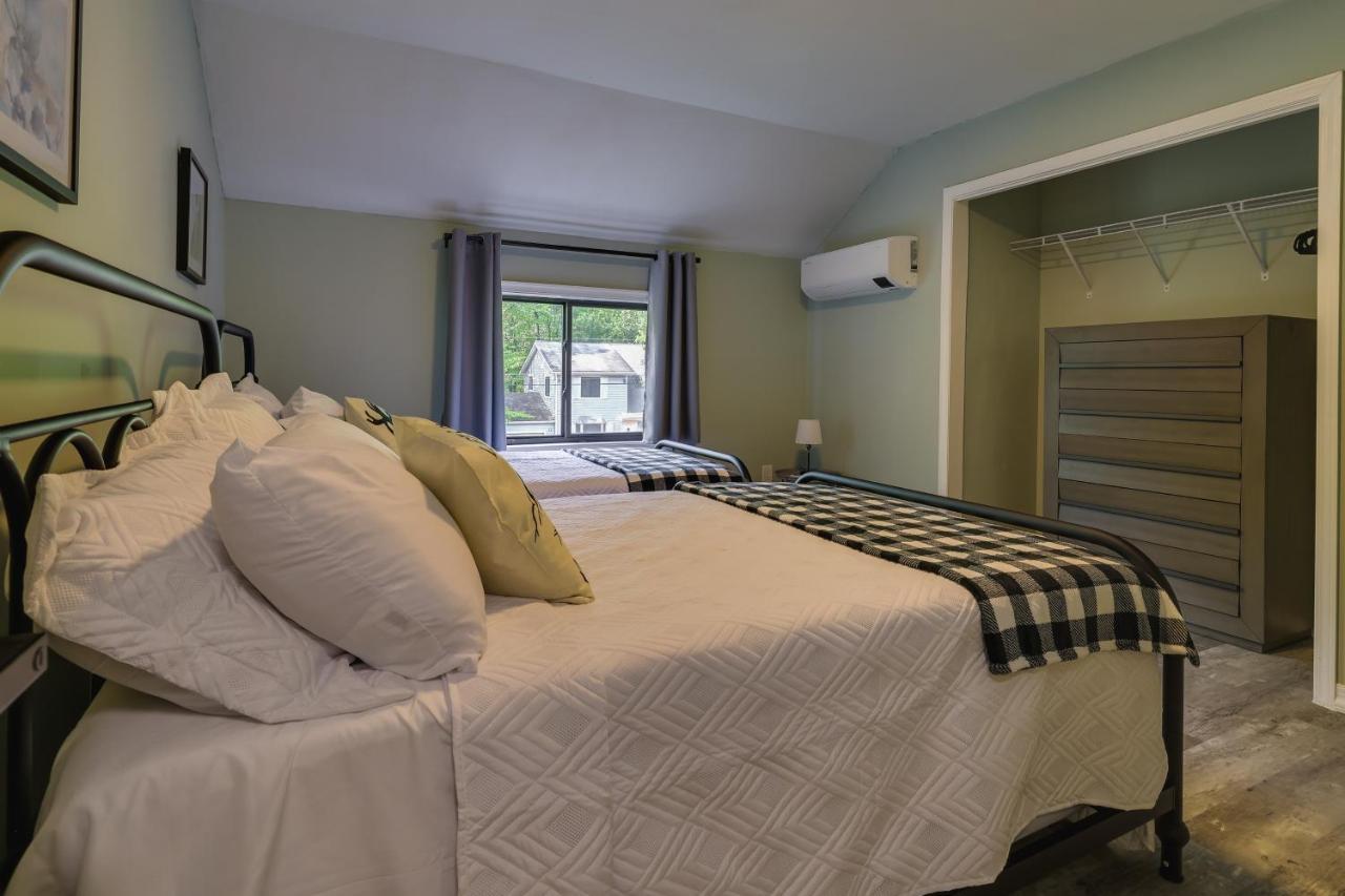 Retreat With Community Pool And Access! *