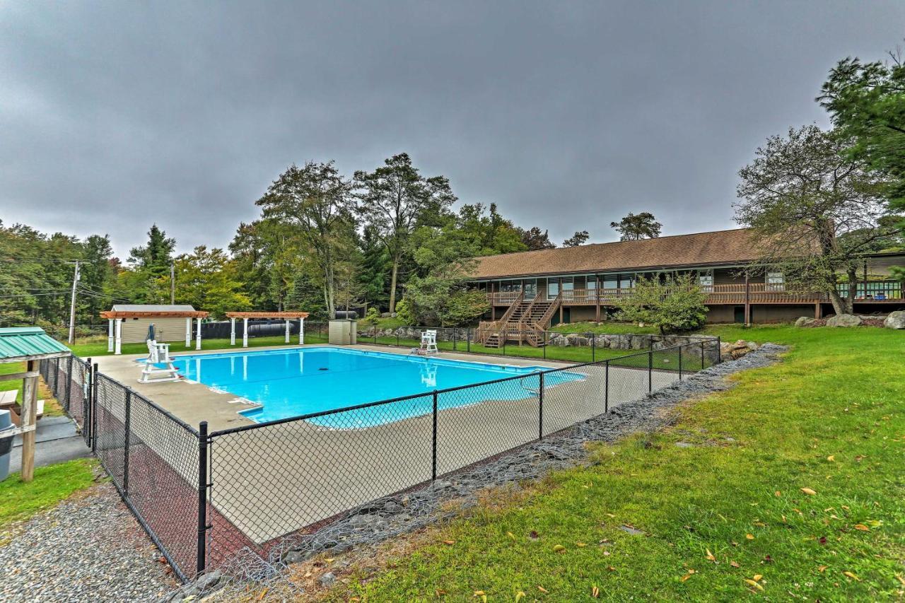 Holiday home Retreat With Community Pool And Access! *