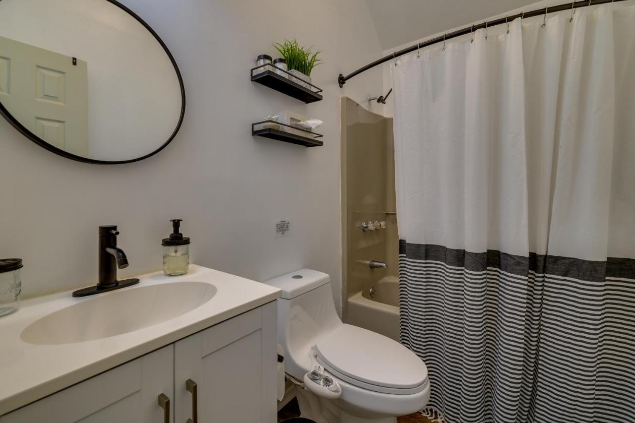 Retreat With Community Pool And Access! *