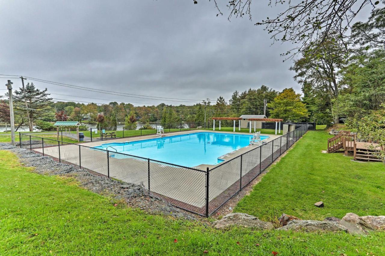 Retreat With Community Pool And Access!