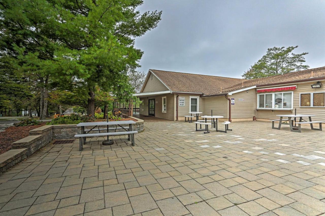 Holiday home Retreat With Community Pool And Access!
